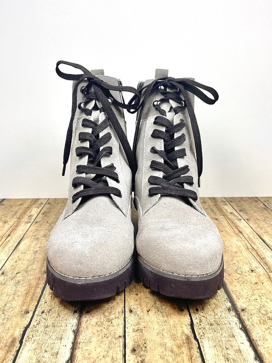 Donald Pliner “Ease” Suede Combat Boot in Light Taupe, Size 7.5 M - Picture 1 of 15